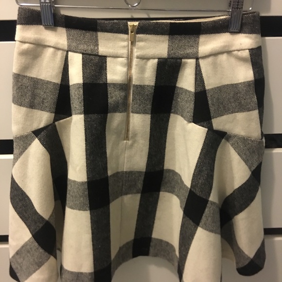 Banana Republic mini skirt - Picture 2 of 3